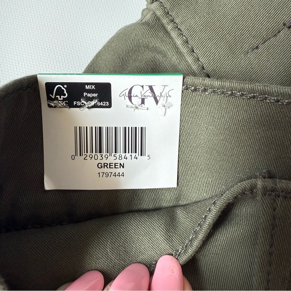 Gloria Vanderbilt Pull on wide leg crop size 12 Olive green tummy Smoothing - Picture 6 of 9